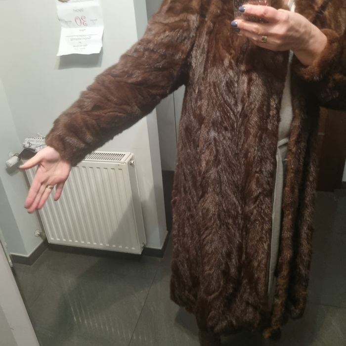 Futro z  norek brązowe, długie,
