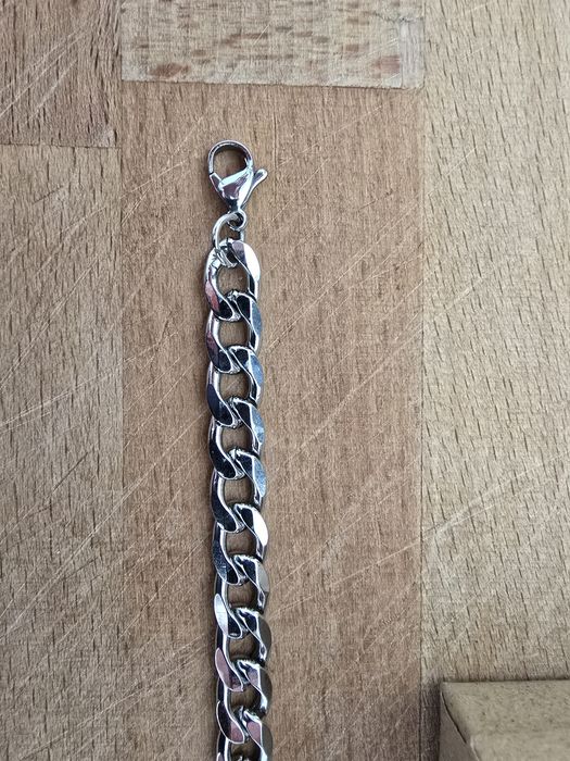 Pulseira em aço. Nova