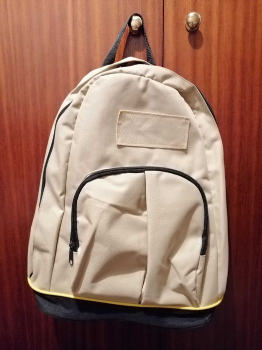 Mochilas 50x37x14 cm (com capa para chuva incluída) e 41x34x13cm