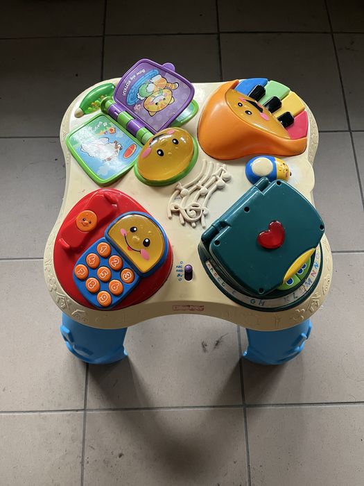 Interaktywny stolik fisher price