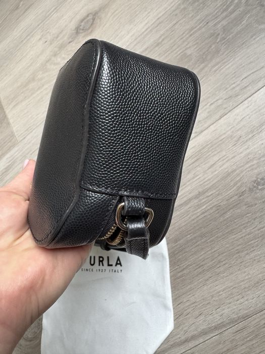 Міні сумочка crossbody furla mini camera bag кросбоді чорна шкіряна