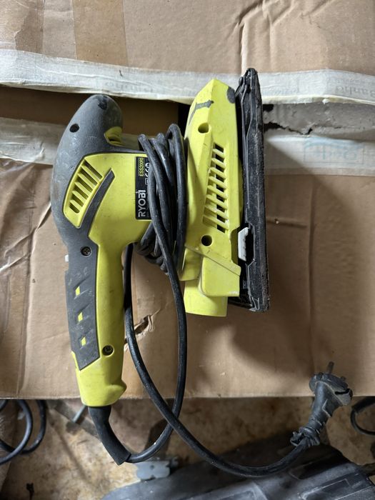Lixadora elétrica vibratória Ryobi