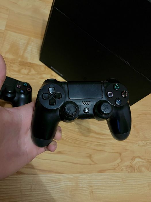 Пс 4 ( 500gb ) з двома джойстиками ( Поїхала )
