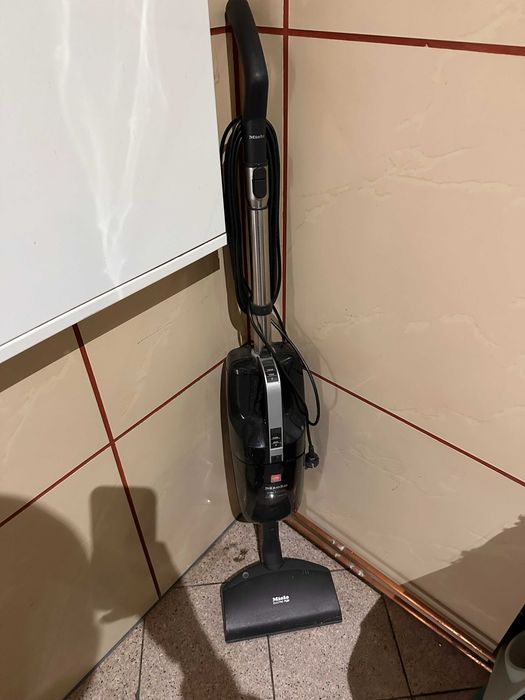 miele odkurzacz laskowy 1500w  z elektroszczotka miele
