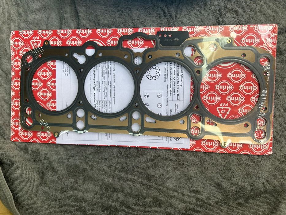 Kit distribuiçao + junta da cabeça + pernos de cabeça VW Golf V