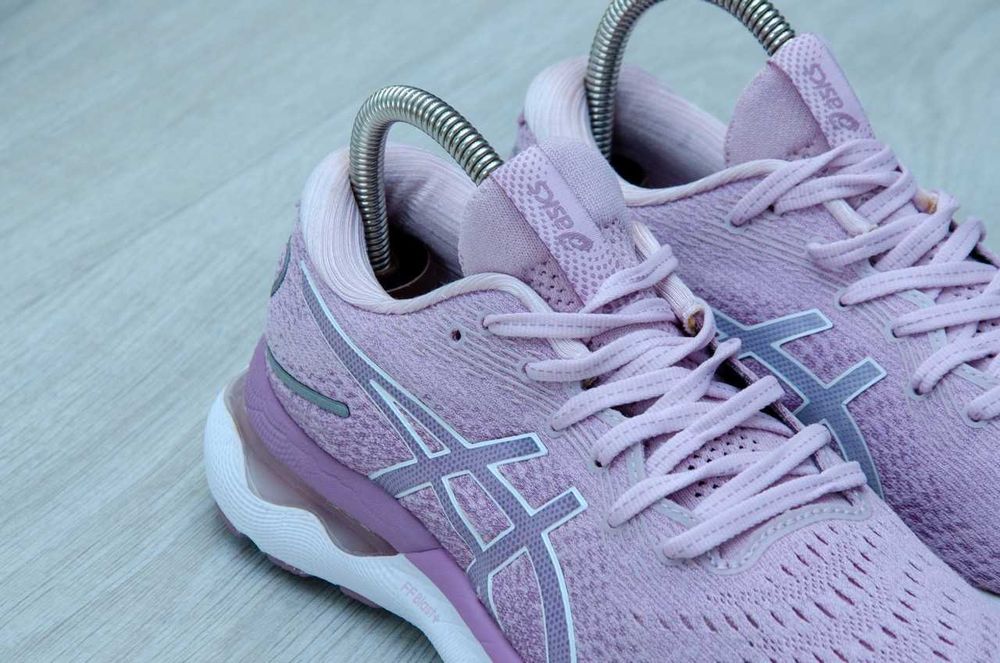 Кросівки жіночі Asics Gel Nimbus 24. Устілка 24,7 см