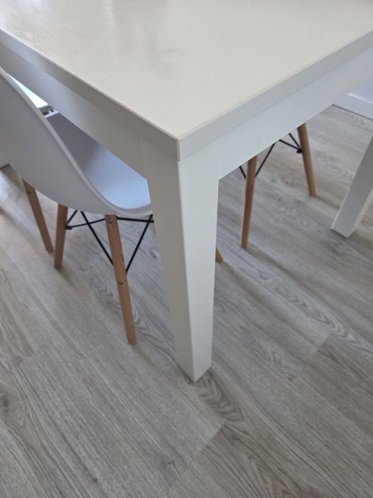 Mesa  extensível com cadeiras