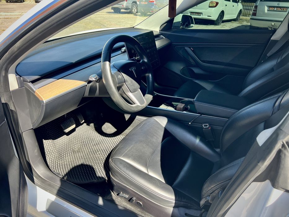 Продам Tesla 3.
