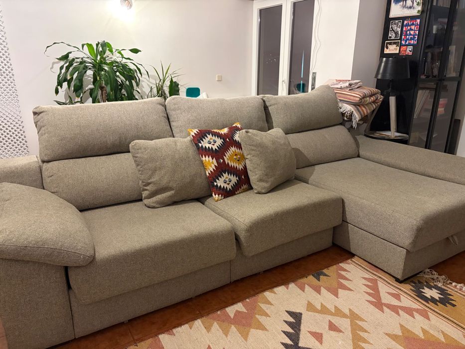 Sofá  4 lugares com chaise longe