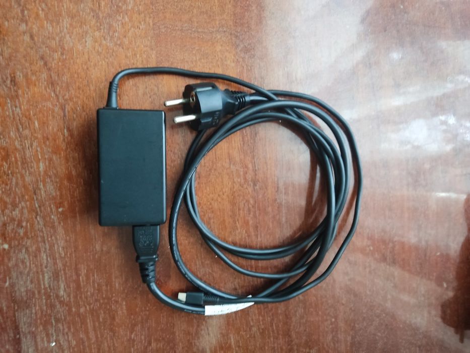 Зарядний пристрій для ноутбука