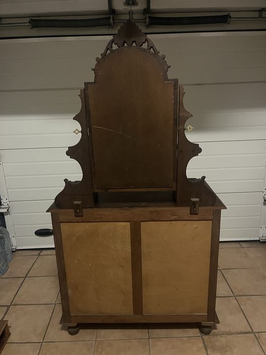 Comoda em madeira com espelho