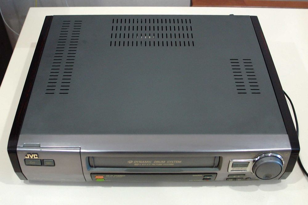 Hi-Fi Stereo стерео видеомагнитофон JVC HR-DD949EE.