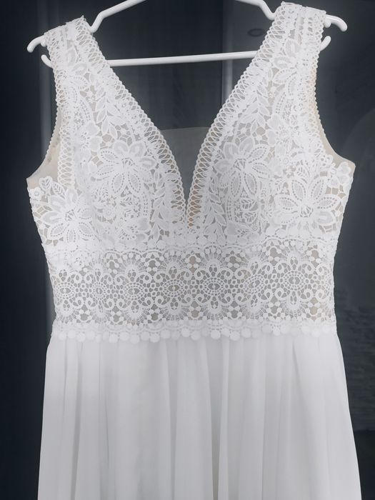 Suknia ślubna z koronką
