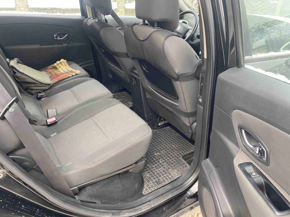 Продам сценік 2013р