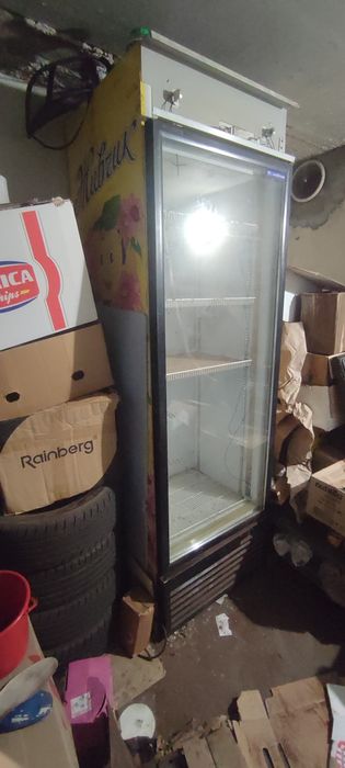 Холодильна вітрина