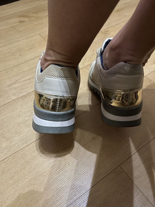 Кроссовки Золотистые