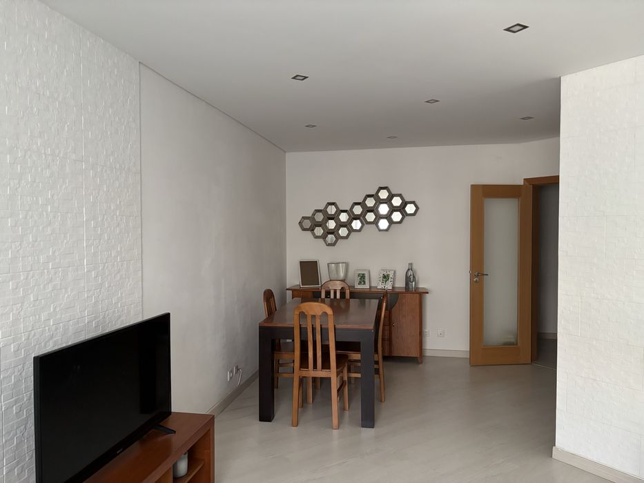 Apartamento T2, remodelado. A 5 min da praia