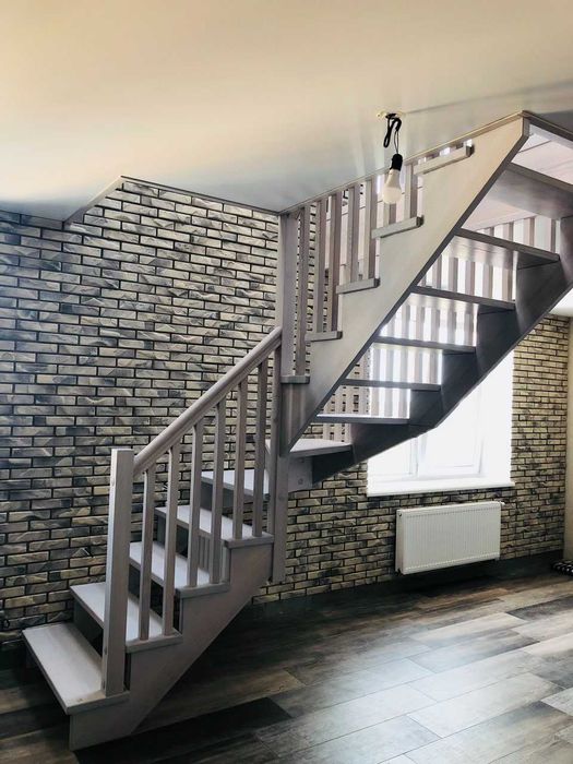 Дерев'яні сходи на другий поверх від ВИРОБНИКА з гарантією до 3 років