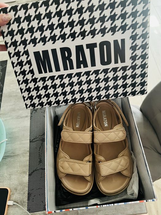 Босоніжки шкіряні Miraton