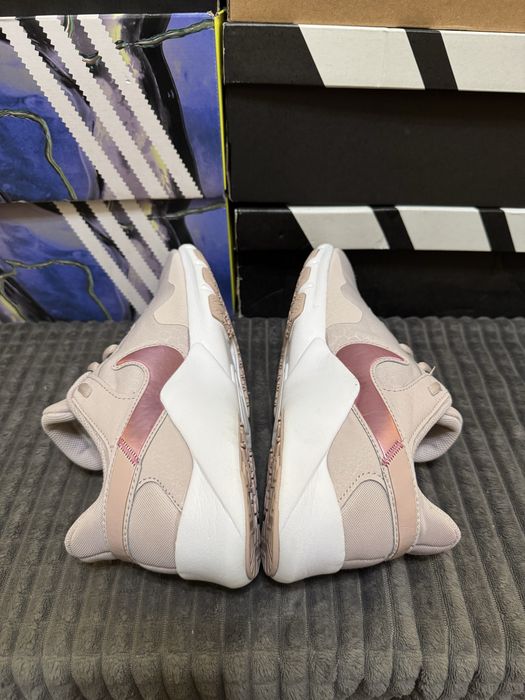 Кросівки жіночі Nike Legend Essential 2 39(25см) оригінал