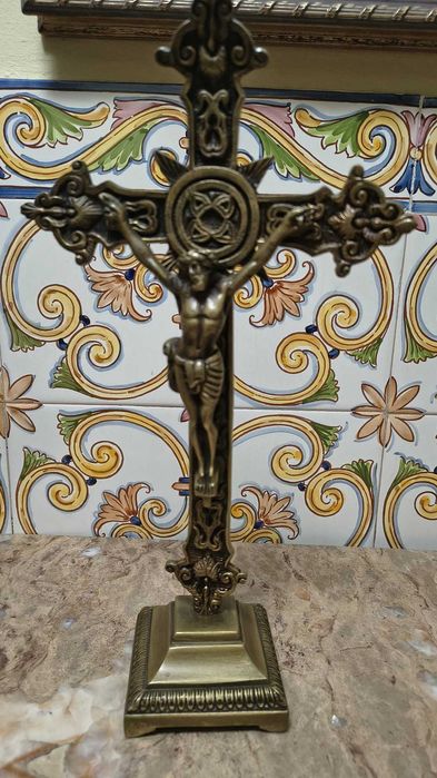 Peça elegante - Crucifixo