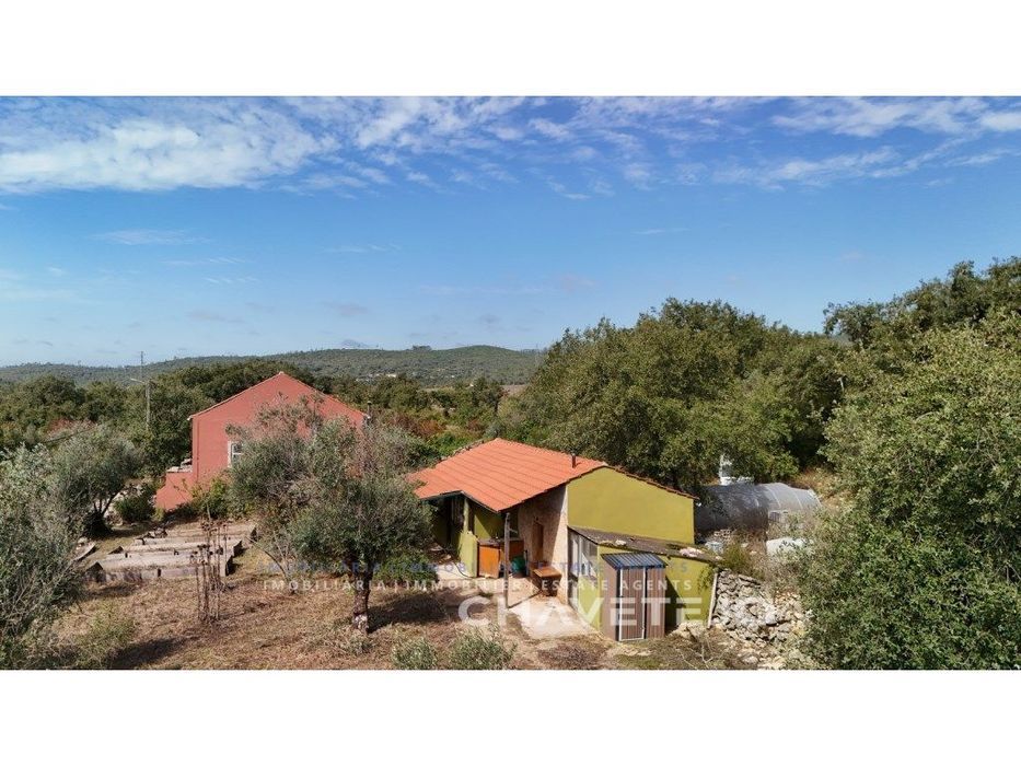 Casa de campo com terreno, habitação principal estúdio + 1 quarto i...