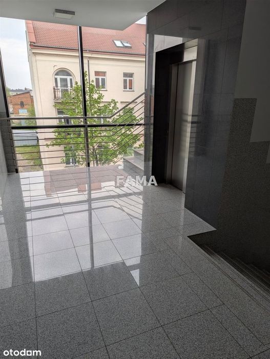 Centrum, teren zamknięty, 3-pok., 50 m2, miejsce p