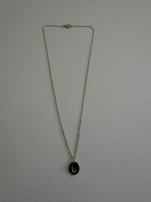 Corrente com pingente com a inicial J