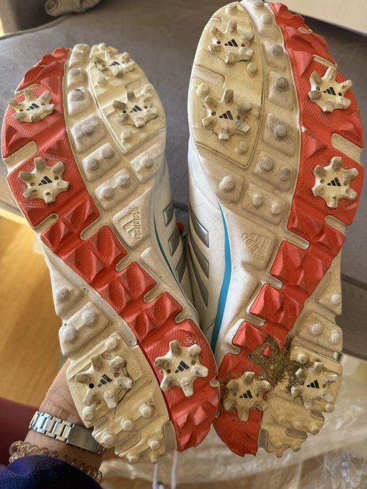 Sapatos de golfe senhora nº 40 (serve quem calça 38 ou 39)