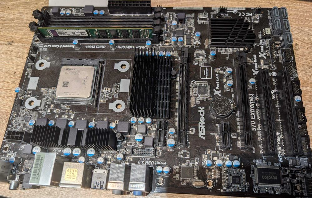 ASRock 970 Extreme3 +AMD FX 8320