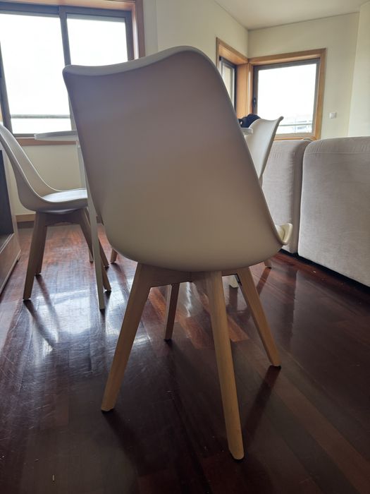 Mesa redonda + 4 cadeiras