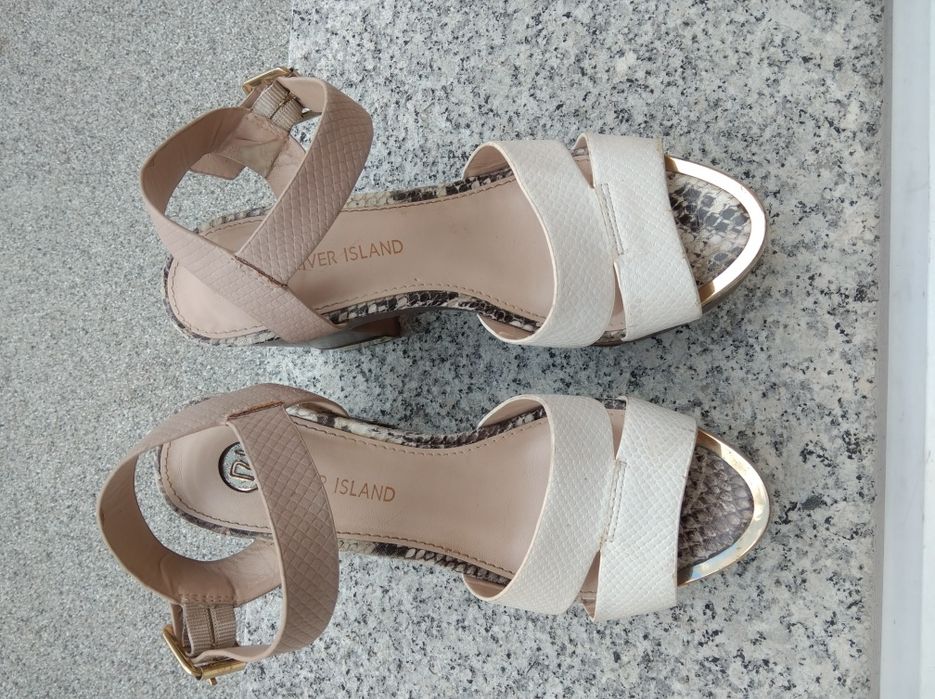 Białe sandały słupek platforma 38 River Island
