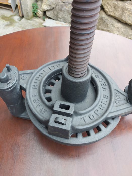 Classic Rustic Round Table64730168604162122