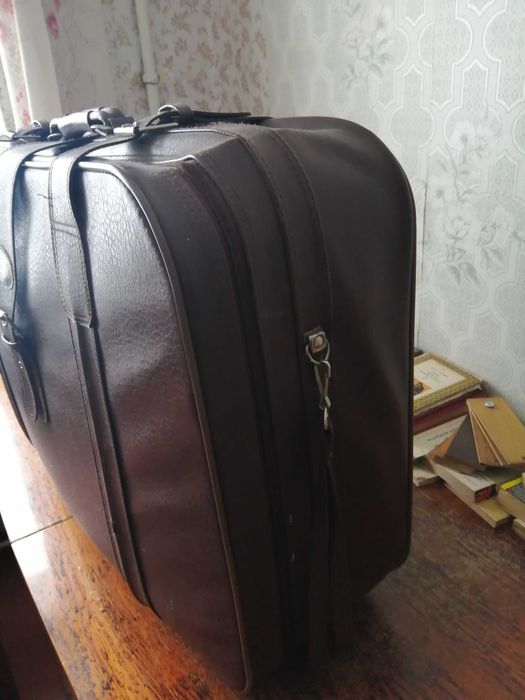 Продам валізу великого розміру