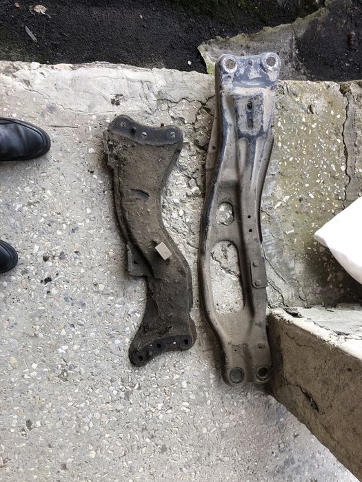 Балка підвіски мазда кседос 6