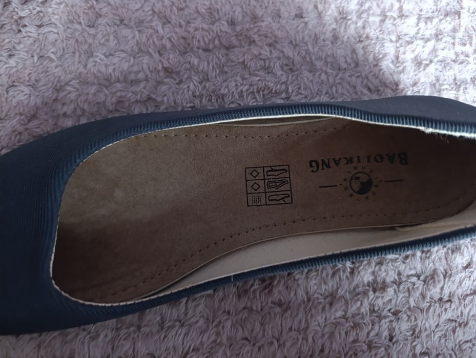Buty. Stan bardzo dobry. Widać lekkie ślady użytkowania na podeszwie.
