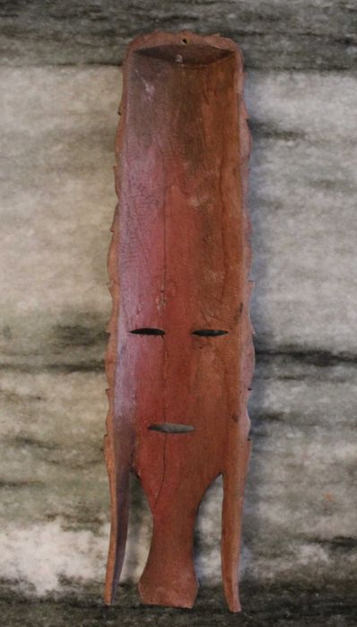 Máscara Tiki, esculpida artesanalmente em madeira, anos 70.