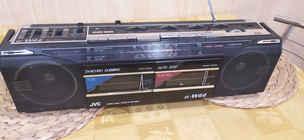 Магнітола касетна переносна JVC-RC-W44