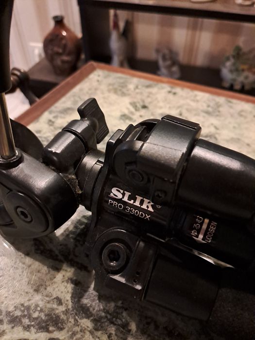 Штатив для фотоапарата. Slik pro 330DX