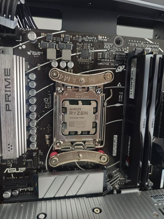 XTREME Gaming PC | Ryzen 7600X | 32GB DDR5 | RX 7800XT 16GB | = NOVO
