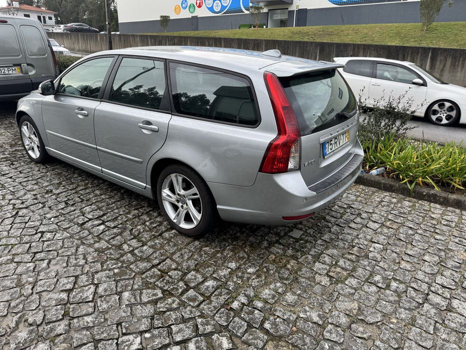Volvo v50   2011