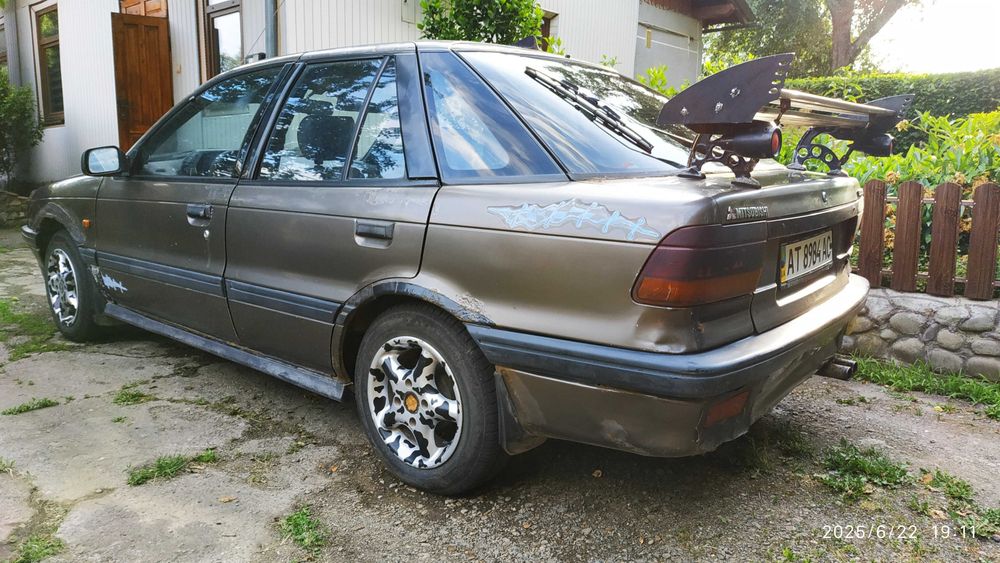 Mitsubishi Lancer 1991 рік 1.5 кубів