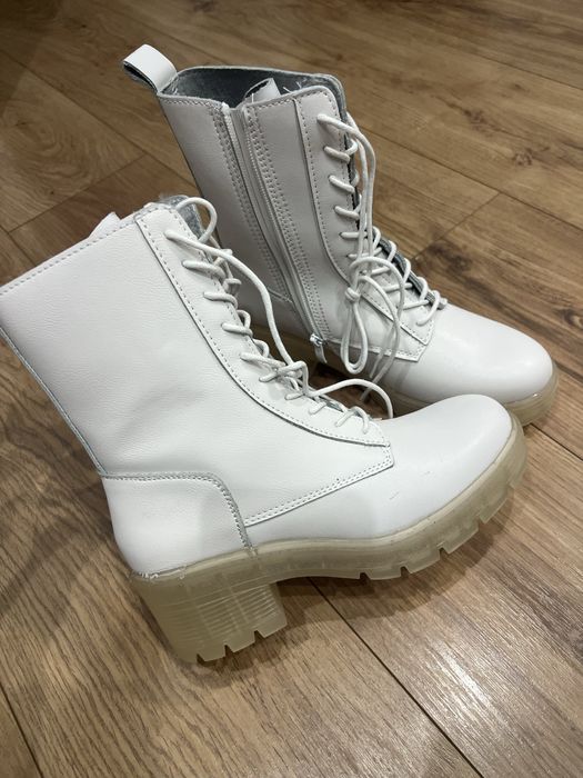 НОВІ білі (молочні) черевики 37 р.