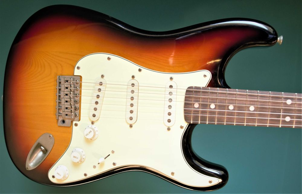 stratocaster FERNANDES FST65 made in japan 1981