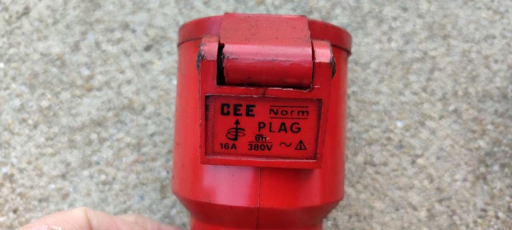 Lote de Tomadas e Fichas Trifásicas CEE (16A, 32A, 230V, 400V)