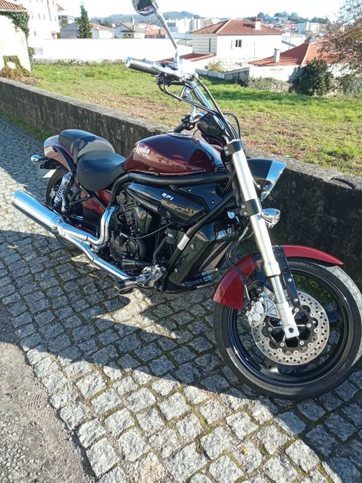 Moto Hyosung Áquila GV650