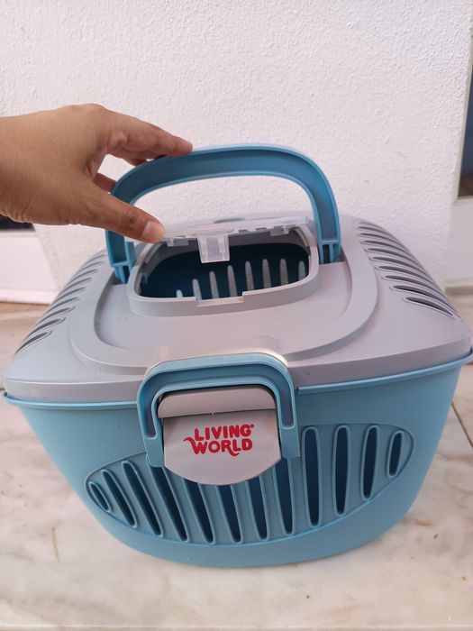 Artigos  animais
- pequena gaiola pássaro 
- mala de transporte coelho
- casa de "férias" coelho

Interessados enviar mensagem privada sff.
Obrigada