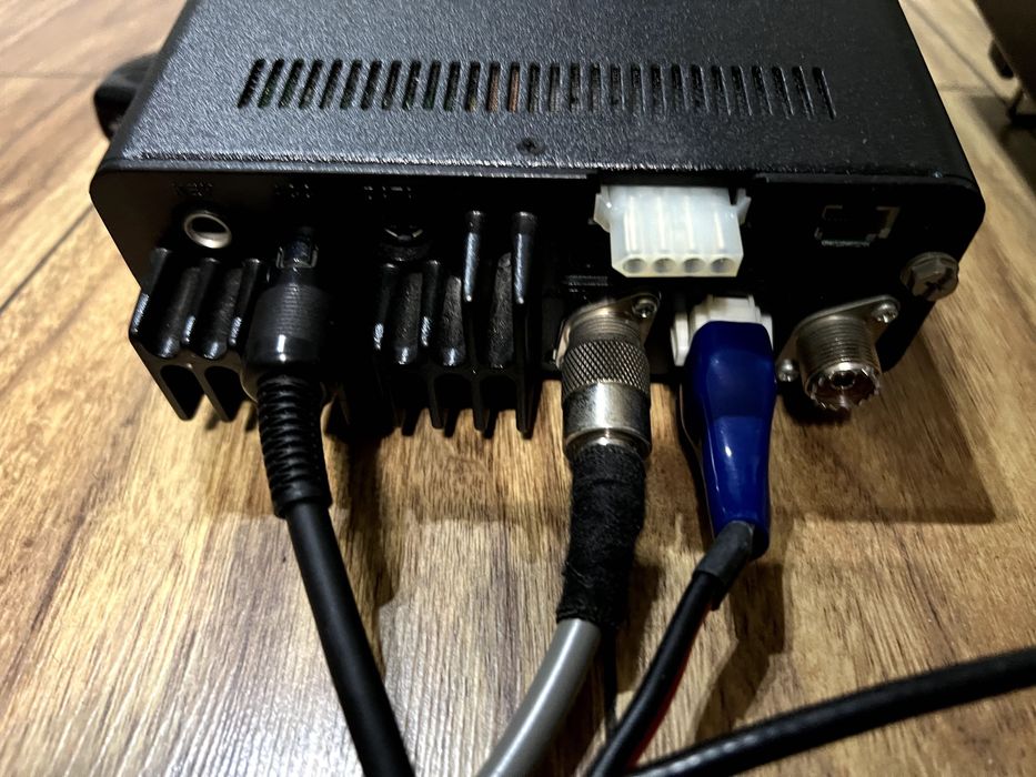 ICOM IC-7000M oraz w komplecie skrzynka AT-180