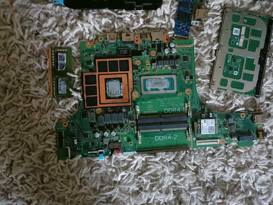 Części z laptopa (LENOVO, DDR4-2 i podobne]