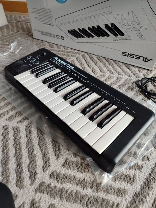Controladora Alesis Q25 midi usb